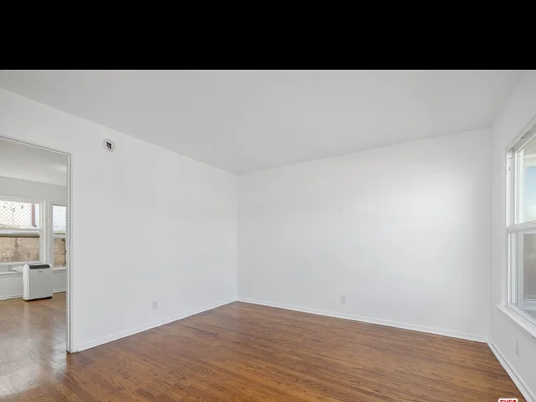 1828 S Rimpau Blvd — Photo 5