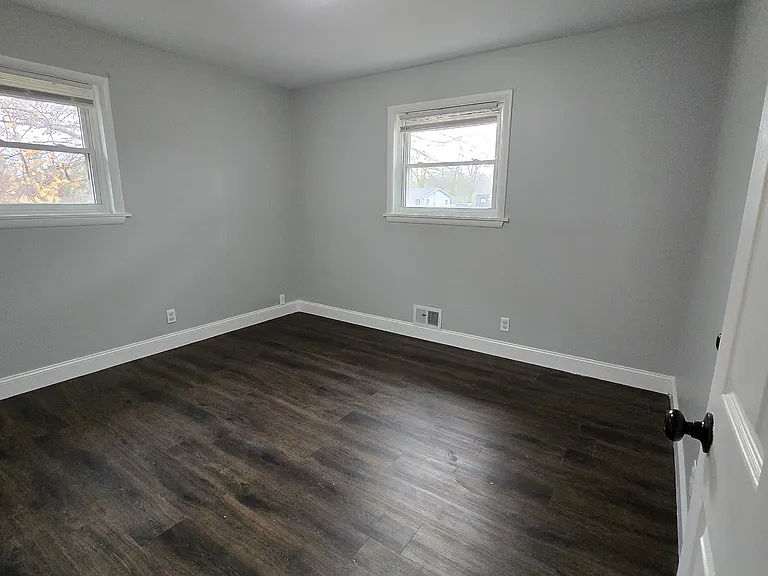 1827 Milburt Dr — Photo 10