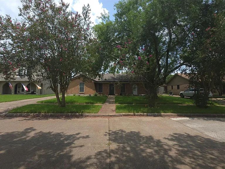 1119 Montour Dr — Photo 1
