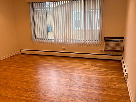 3rd image of 6764 N Sauganash Ave #2S