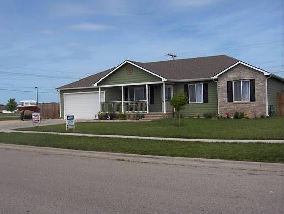 1st image of 2401 Pinnacle Dr