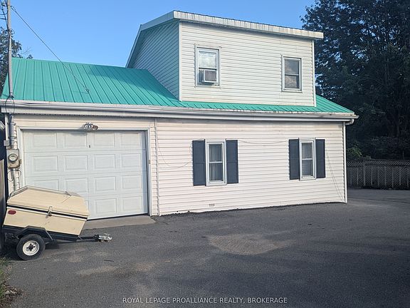 2nd image of 1105 Montreal St