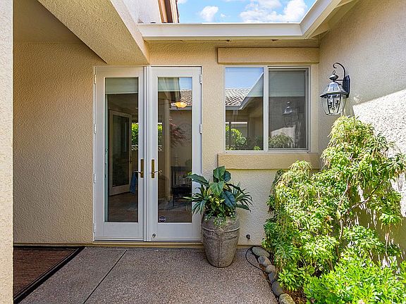 5th image of 1017 Magnolia Ln