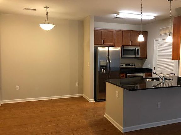 5th image of 1327 Winterlake Dr #206