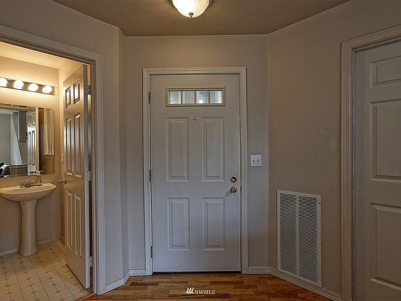 Downstairs 1/2 bath, front entrance