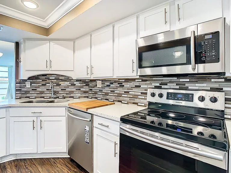 7400 Sun Island Dr #503 — Photo 11