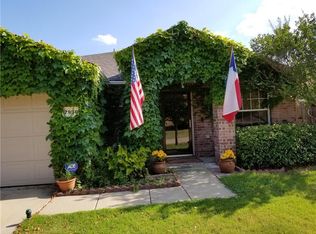 7936 Meadow Spring Ln, Fort Worth, TX 76120