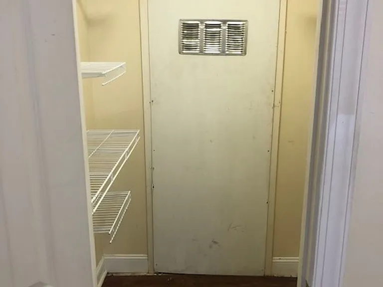 328 N Madison St — Photo 14