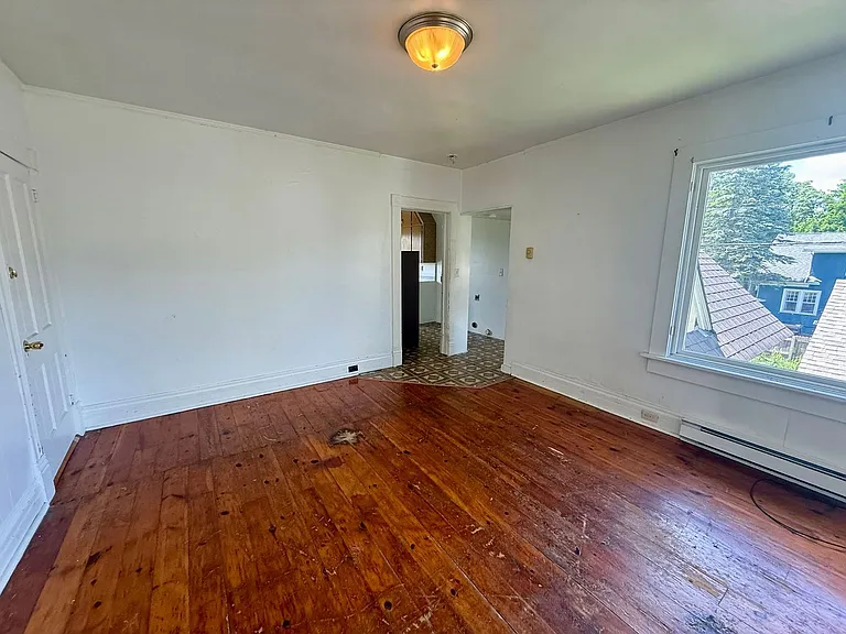 324 N 3rd Ave — Photo 10