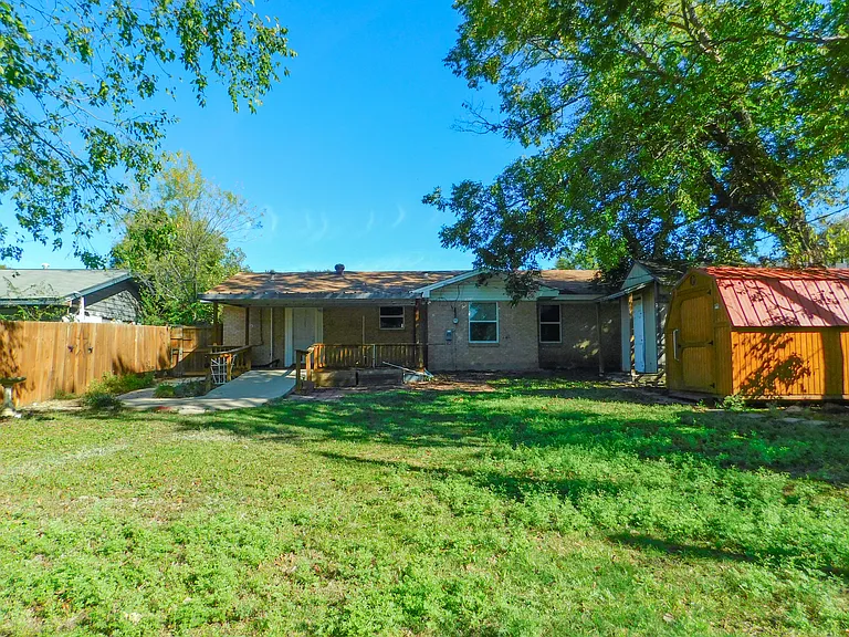 325 W Jones St — Photo 28