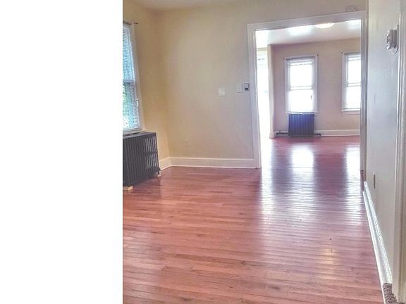 3rd image of 209 Mill St