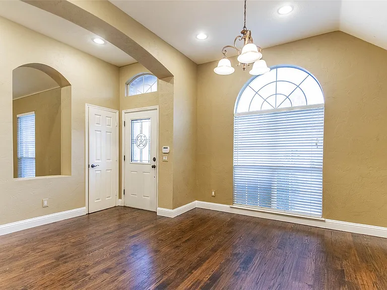 4313 Creekstone Dr — Photo 2