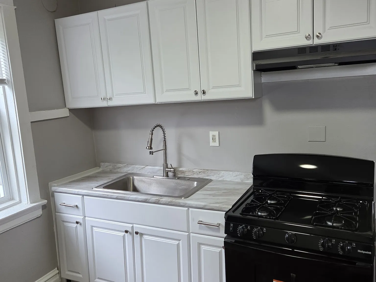 2 bed, 1000 sqft, $1,250 — Photo 2