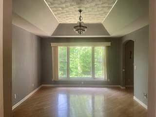 5th image of 633 Carriage Dr