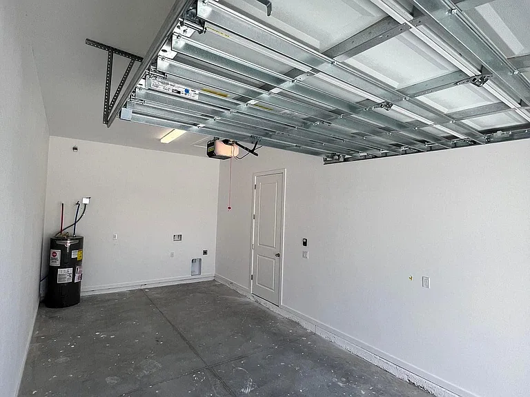 647 Jasmine St — Photo 11