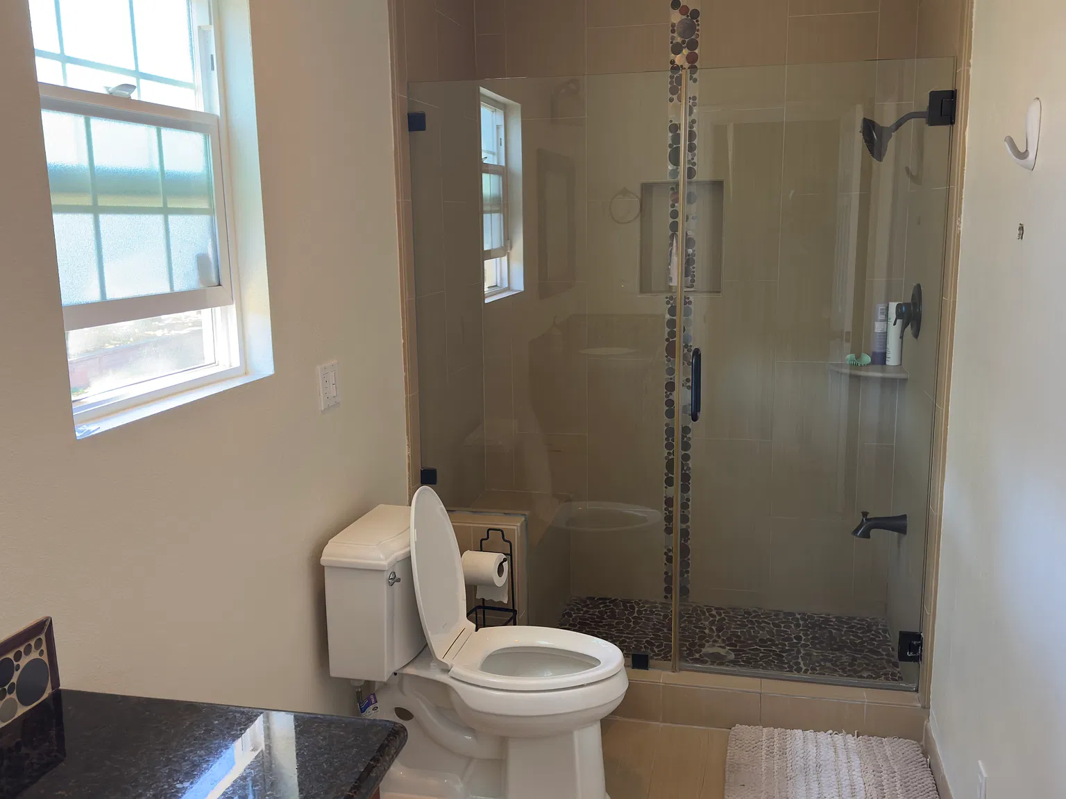 4 bed, 2544 sqft, $2,200 — Photo 2