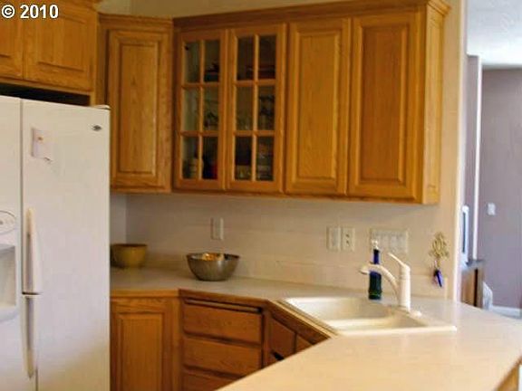 7156 F Pl., Springfield, OR