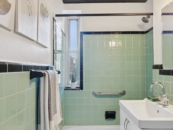 458 West 20th Street image 6 of 8