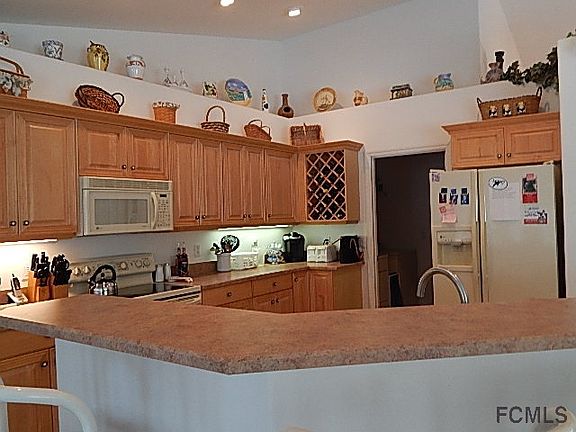 3rd image of 5 Cloverdale Ct N