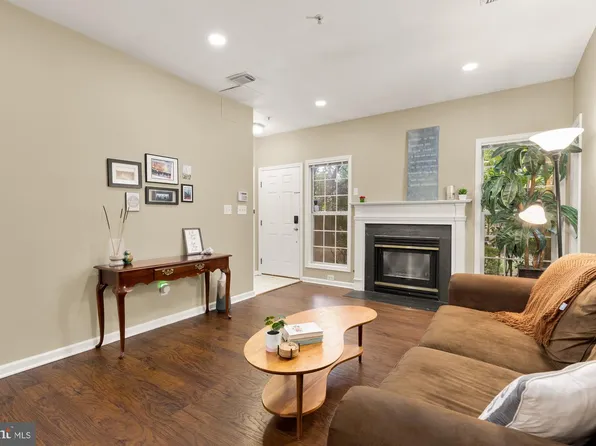 2356 Garnett Dr #1, Alexandria, VA 22311