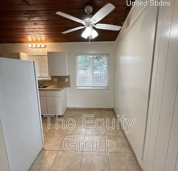 922 W Goshen Ave #A — Photo 5