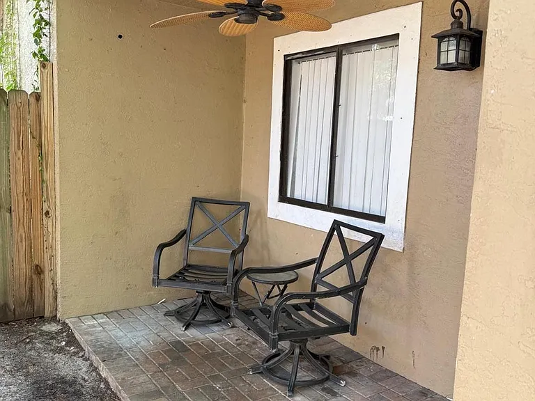 1216 Periwinkle Pl — Photo 1