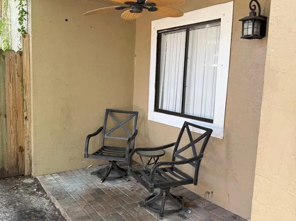 1216 Periwinkle Pl, Wellington, FL 33414
