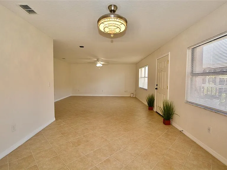 6150 Gulfport Blvd S — Photo 17