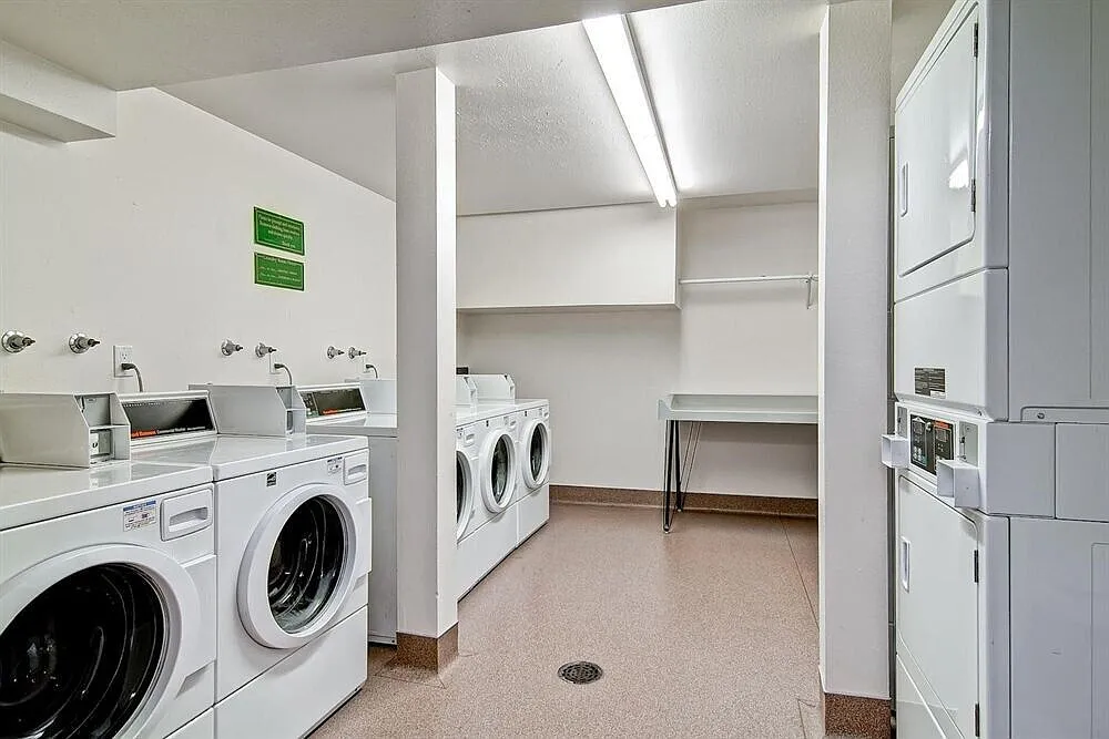 4920 Thunderbird Cir — Photo 3