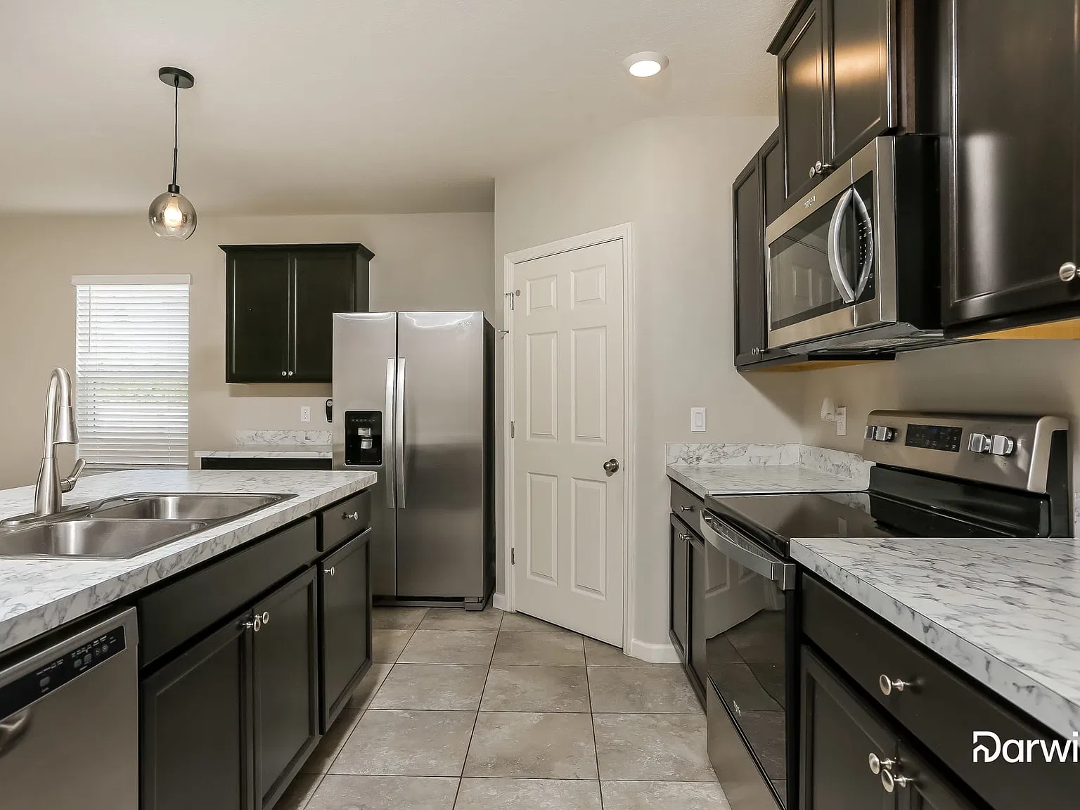 4 bed, 2.0 bath, 1916 sqft, $3,170 — Photo 4
