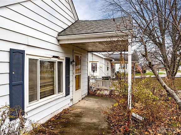 4th image of 1611 Stewart Blvd