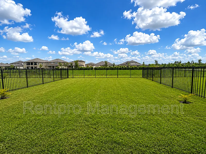 4 bed, 2.5 bath, 2100 sqft, $2,499 — Photo 3