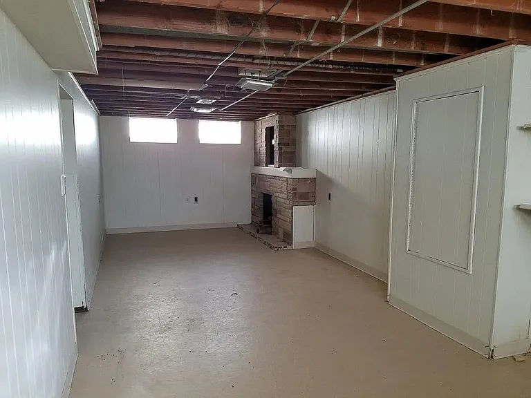 16009 Ramage Ave — Photo 10