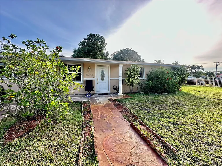 4733 NW 192nd St #EFFICIENCY — Photo 13