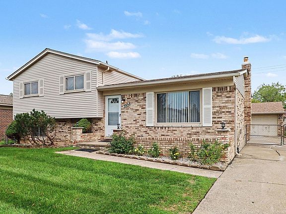 3rd image of 39158 Roland Dr