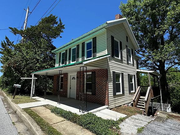3rd image of 1316 Pleasant Valley Rd
