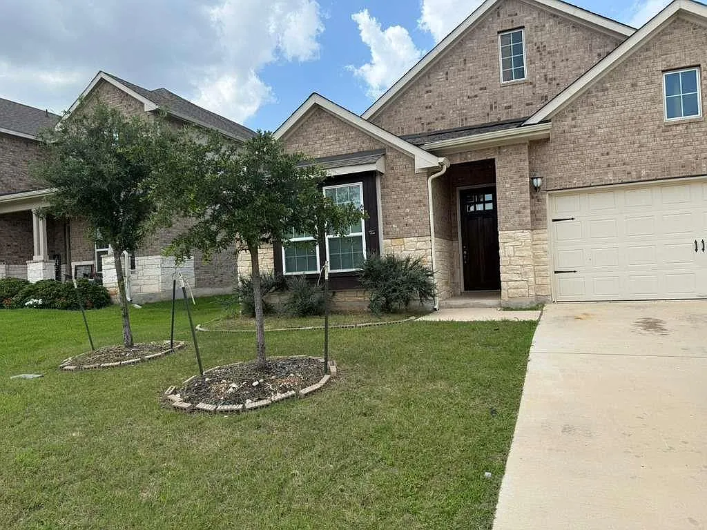 4 bed, 3.0 bath, 1972 sqft, $2,350 — Photo 3