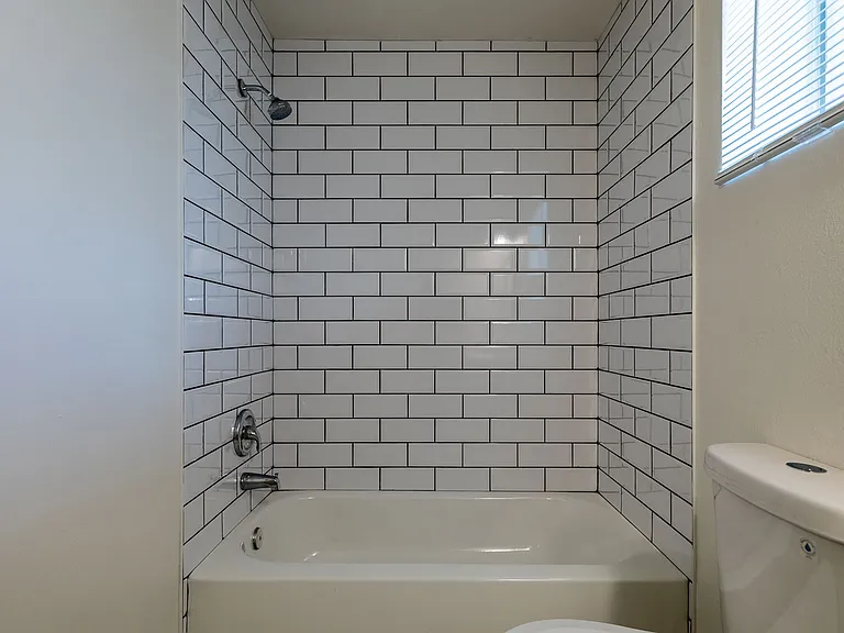 1017-1031 E Fairmount Ave #1019 — Photo 10