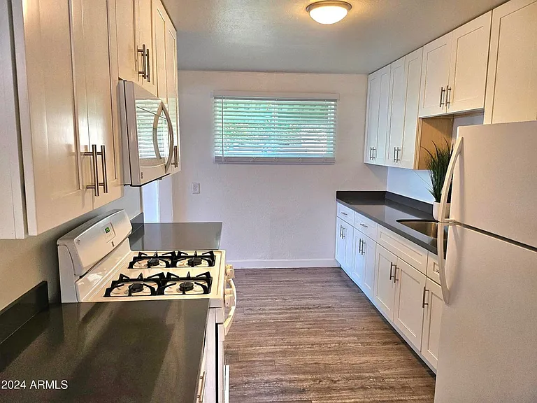 9238 N 7th Ave — Photo 15