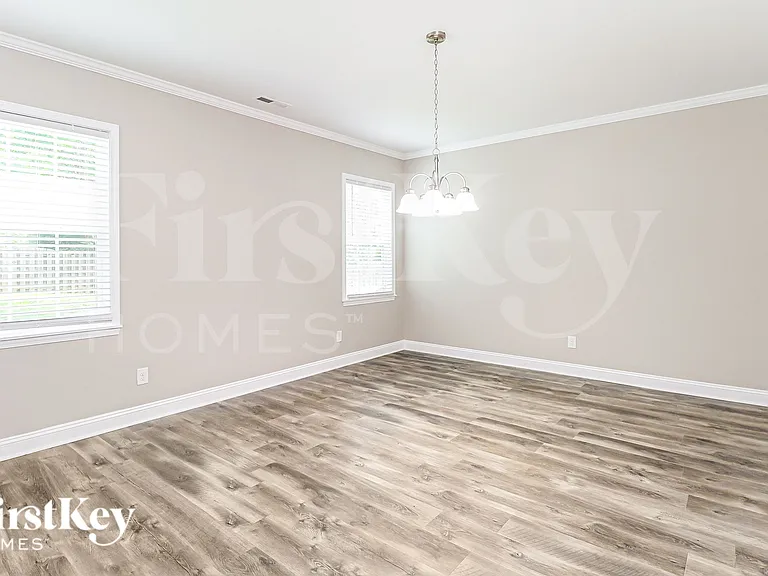 5602 Falkland Dr — Photo 6