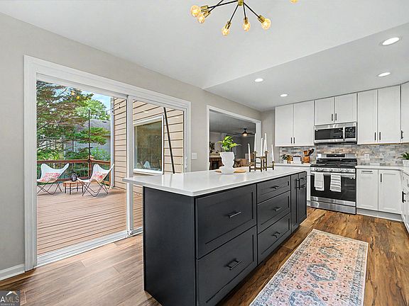 3rd image of 104 Courtland Cir