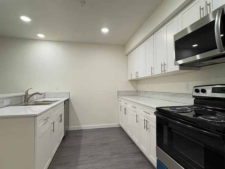 503 E Helena Ave — Photo 4