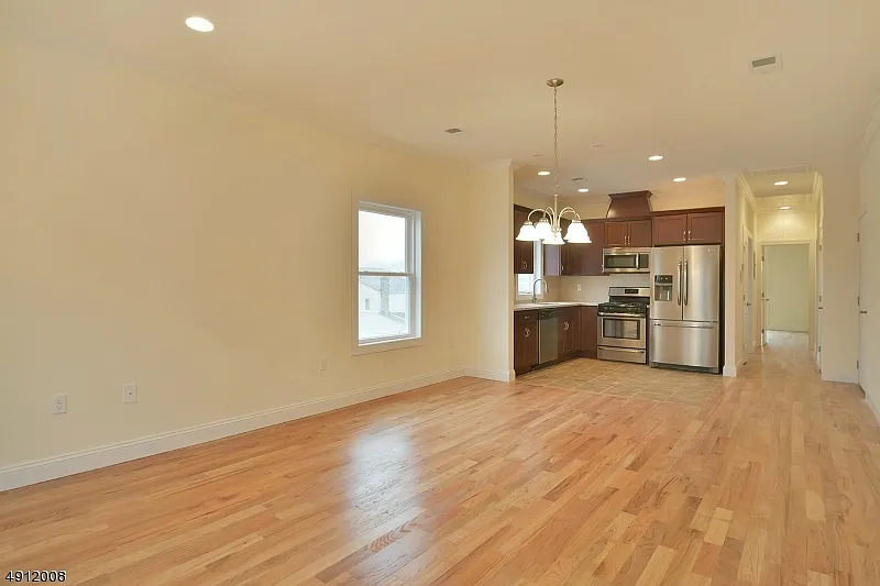 Building Photo - 410 Davis Ave