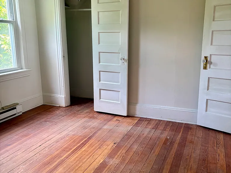 185 Monmouth Ave — Photo 7