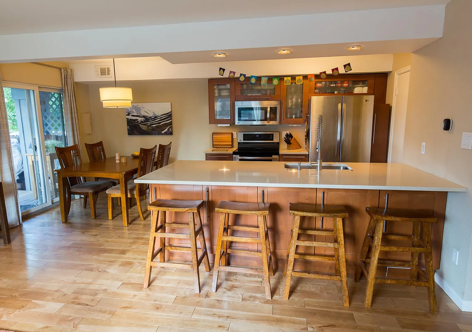 2 bed, 1.5 bath, 1056 sqft, $2,550 — Photo 3
