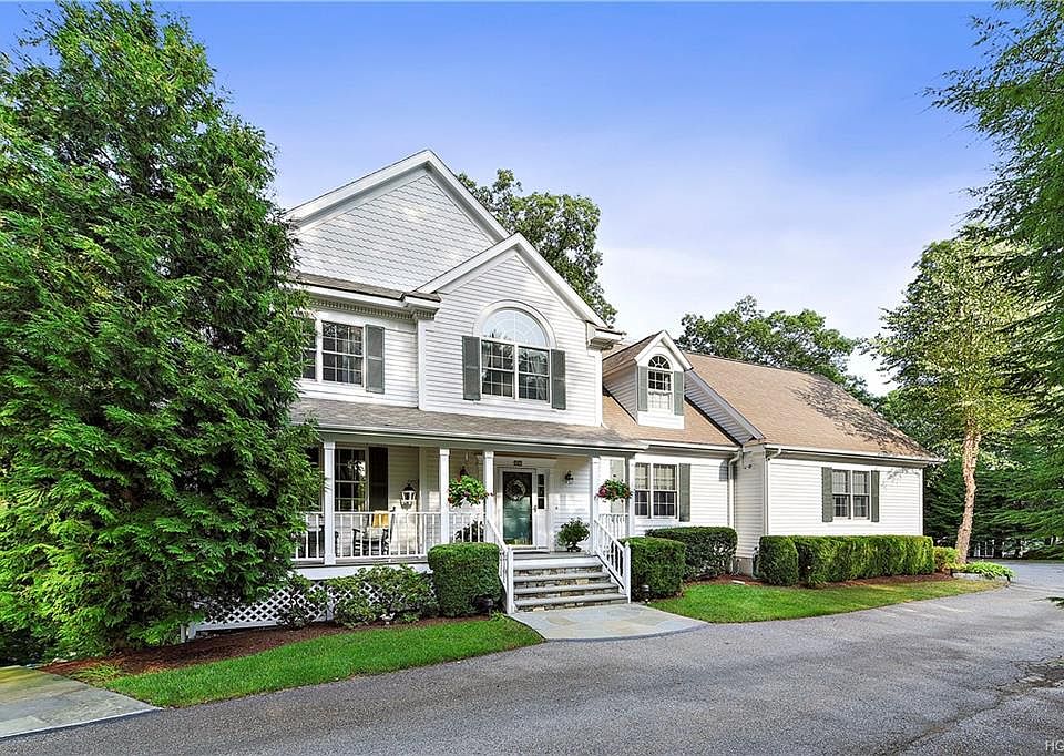 1st image of 15 Caren Ct
