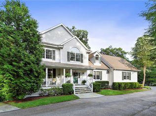 15 Caren Ct, Mount Kisco, NY 10549