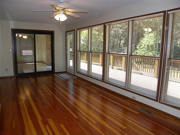 5th image of 400 Bluff Crest Ct
