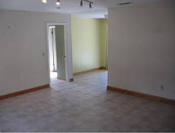 4th image of 472 Rainbow Dr