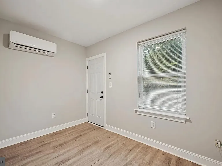 1236 W Airdrie St #B — Photo 10